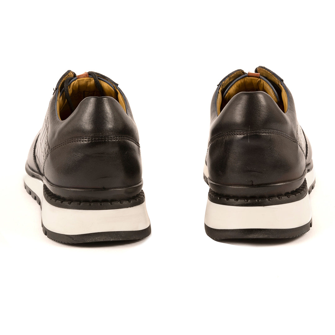 Canary Wharf Smart Trainers in Black