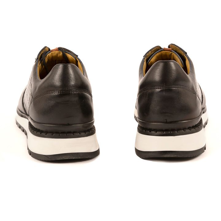 Canary Wharf Smart Trainers in Black