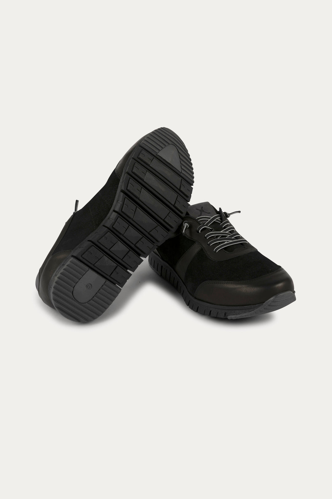 Kilburn Leather Trainers in Black