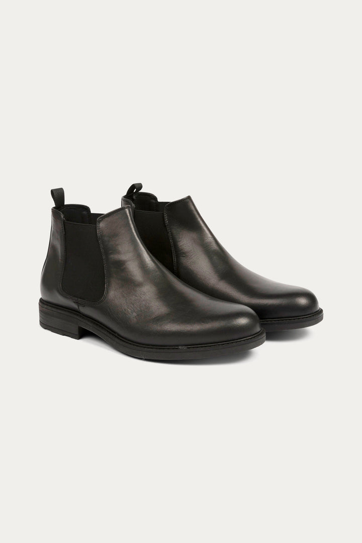 Chelsea Leather Boots in Black