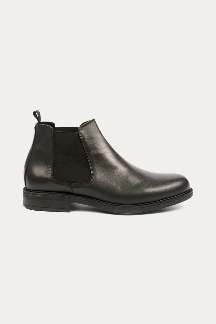 Chelsea Leather Boots in Black