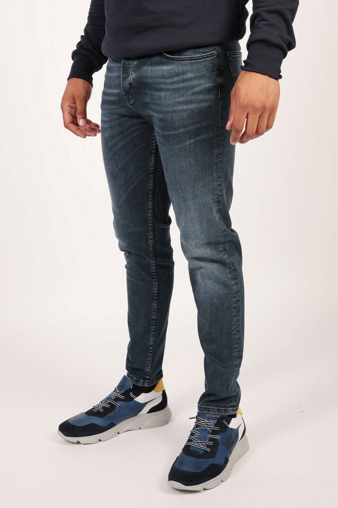 Iconic Slim Fit Jeans in Washed Blue