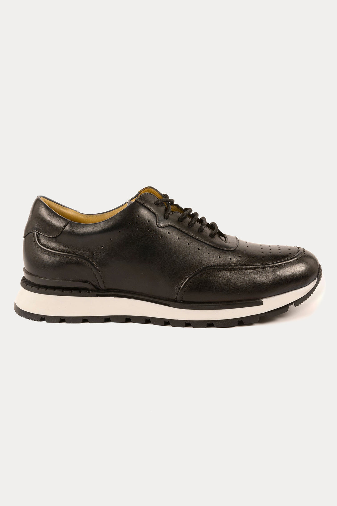 Canary Wharf Smart Trainers in Black