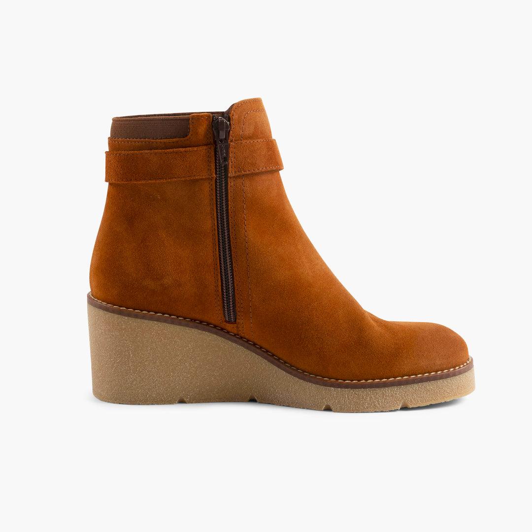 Manhattan Suede Boots in Orange Brown