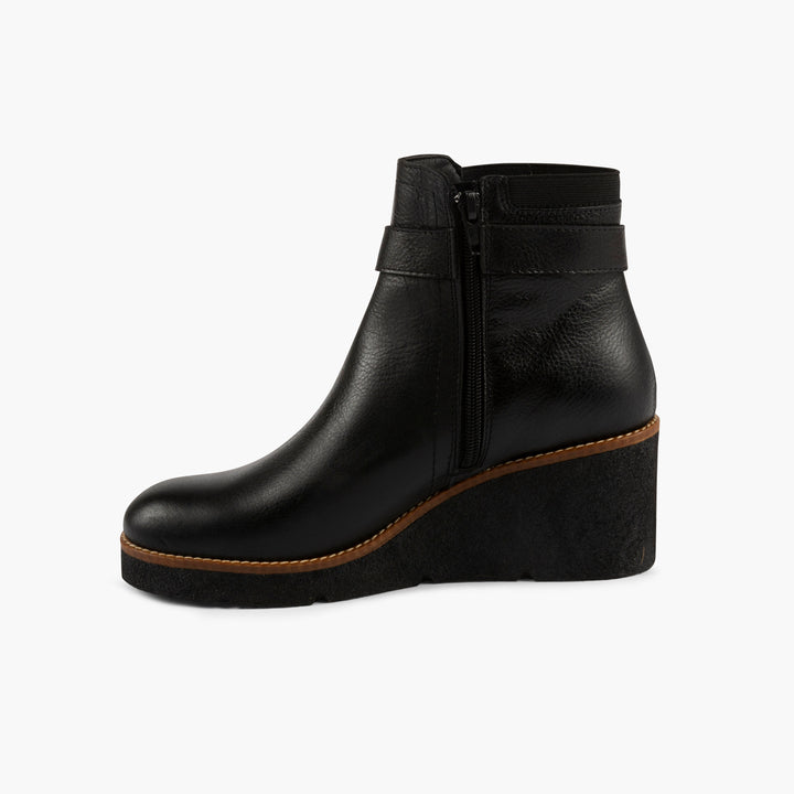 Manhattan Leather Boots in Black