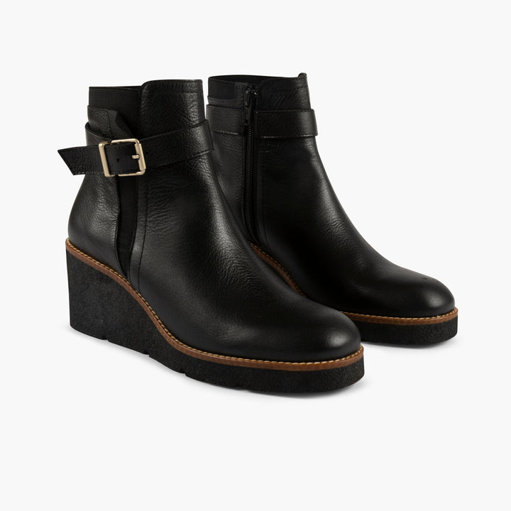 Manhattan Leather Boots in Black