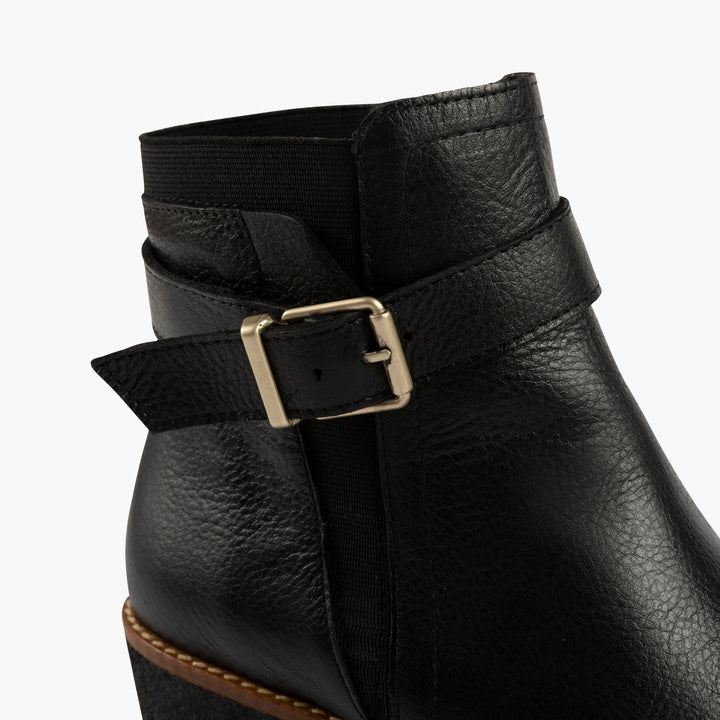 Manhattan Leather Boots in Black