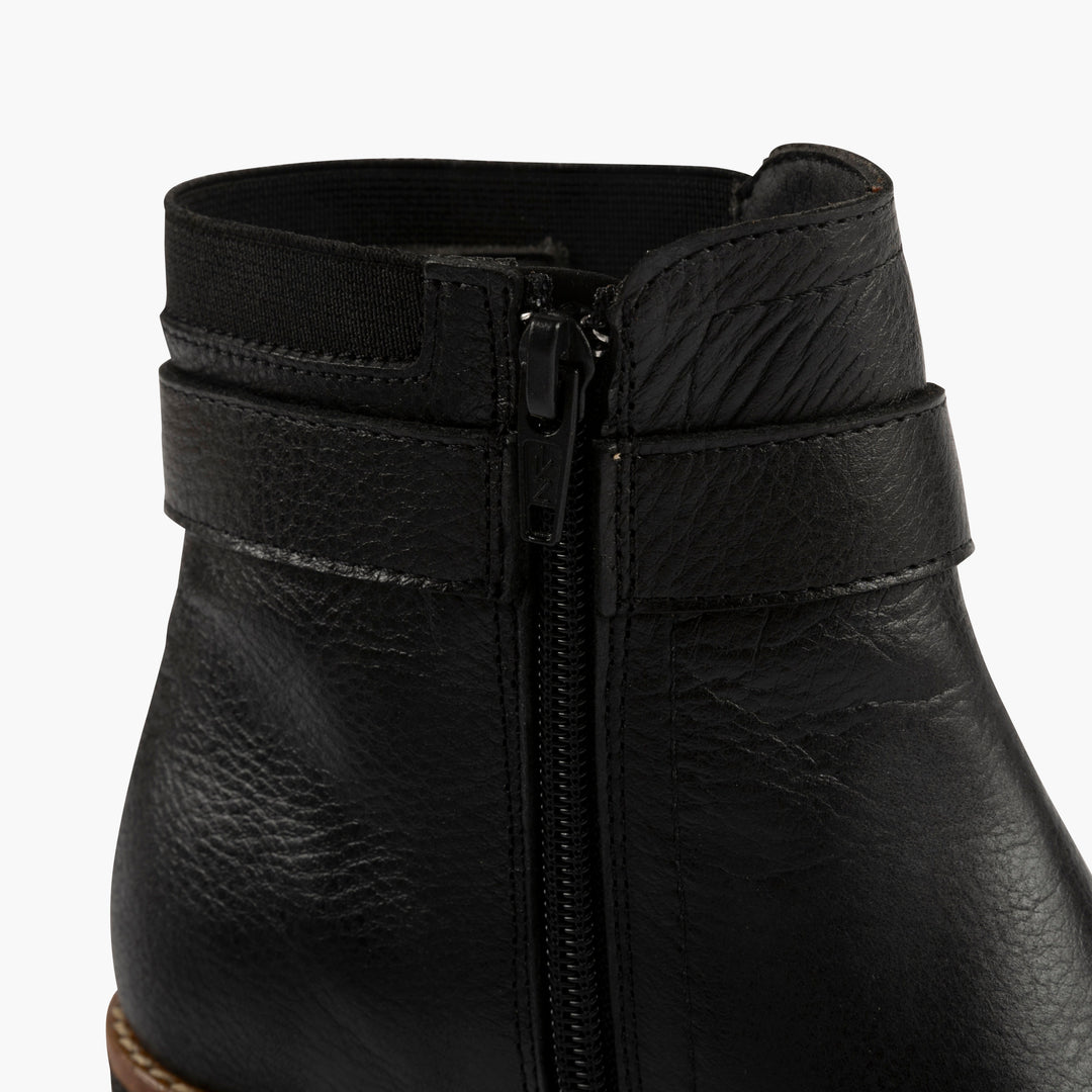 Manhattan Leather Boots in Black