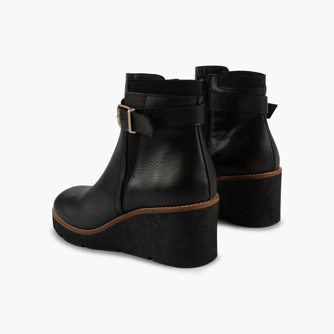 Manhattan Leather Boots in Black