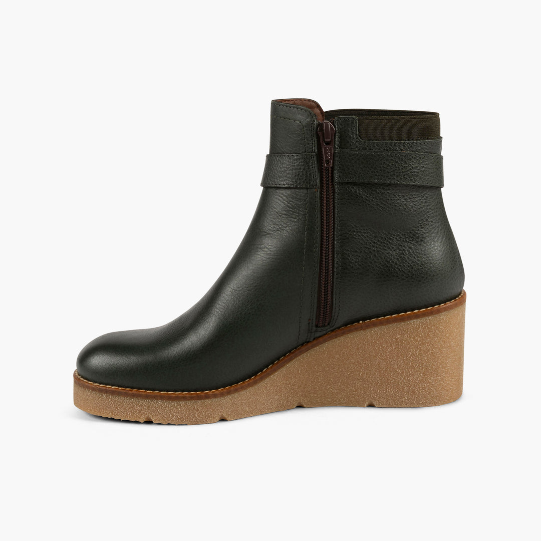 Manhattan Leather Boots in Midnight Black